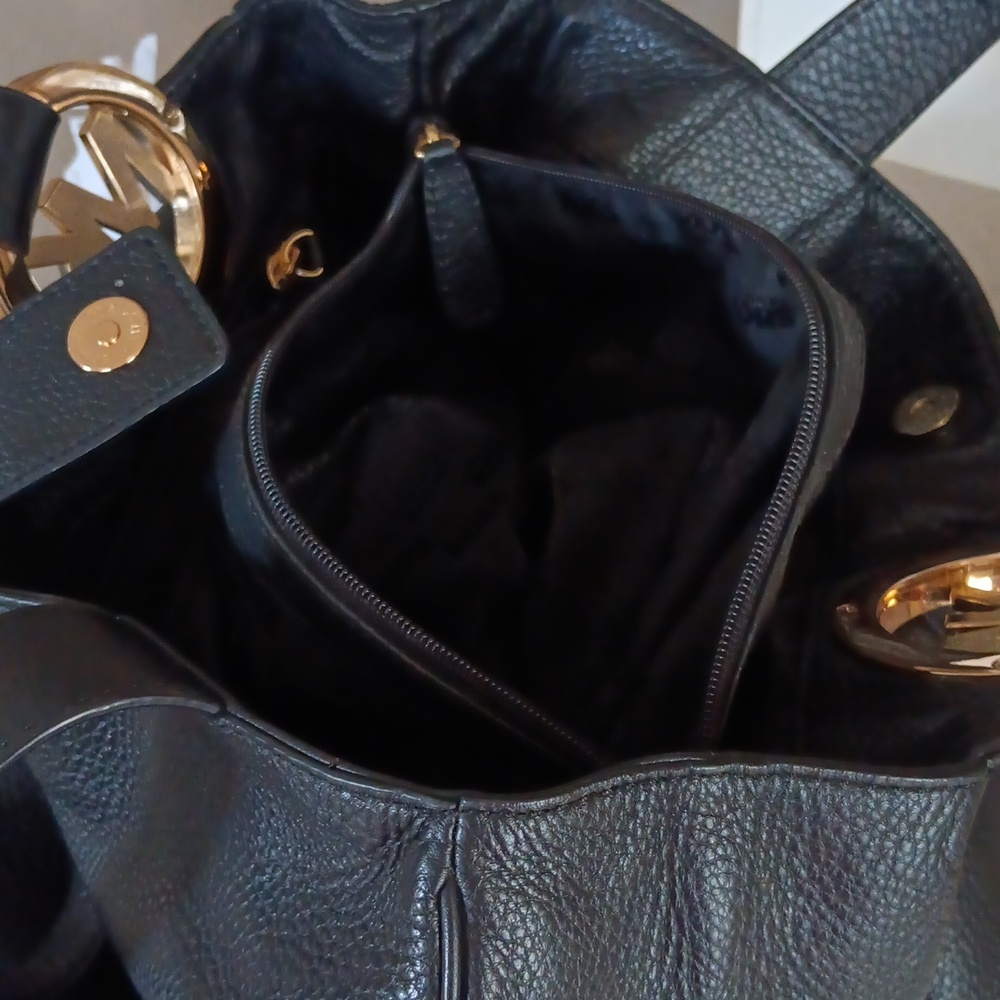 Michael Kors Handbag - Picture 4 of 7